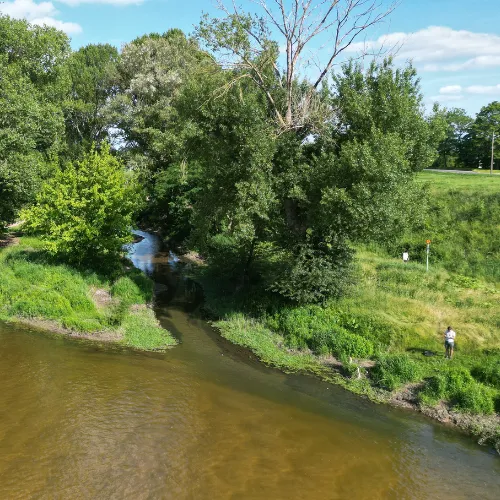 fosse au croisement d'une rivière affluente